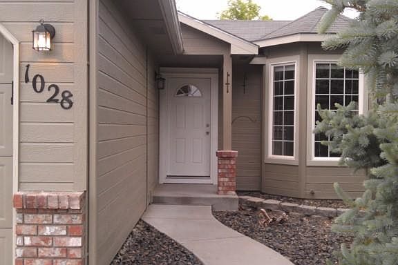 4th image of 1028 E Grandburg Ct