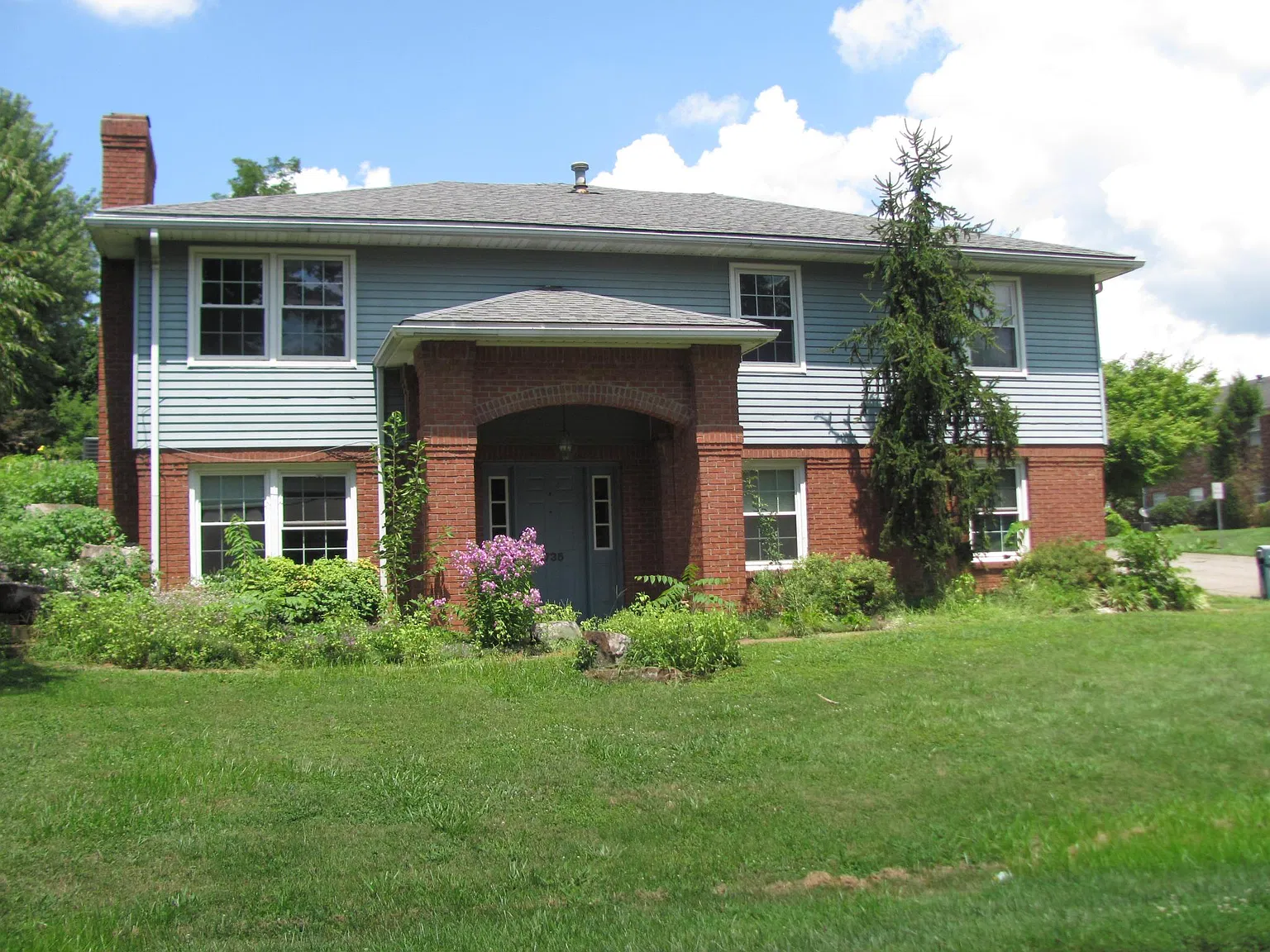 3 bed, 1850 sqft, $1,875 — Photo 1