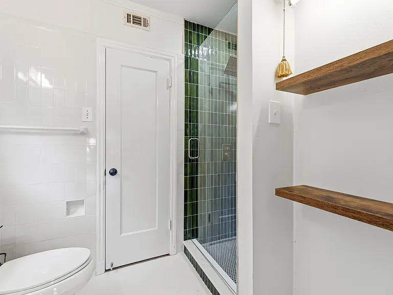 8561 Strathmore Dr — Photo 21