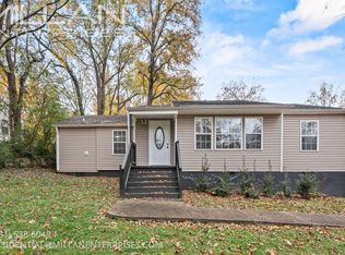 702 Woodlawn Dr, Clarksville, TN 37040