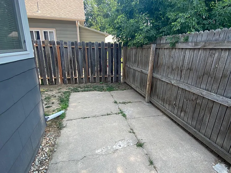 301 Edwards St — Photo 22