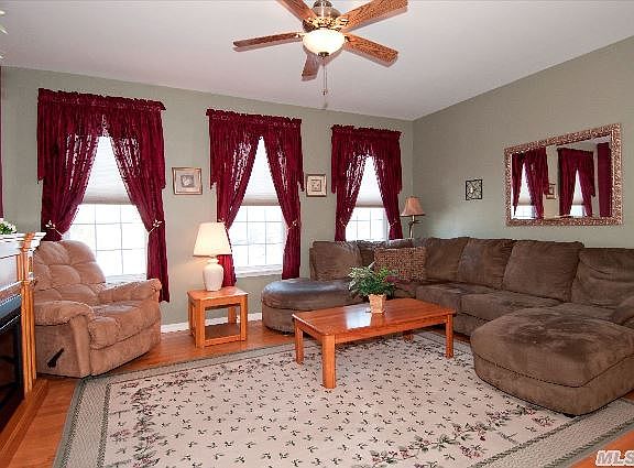 2nd image of 127 Paddington Cir