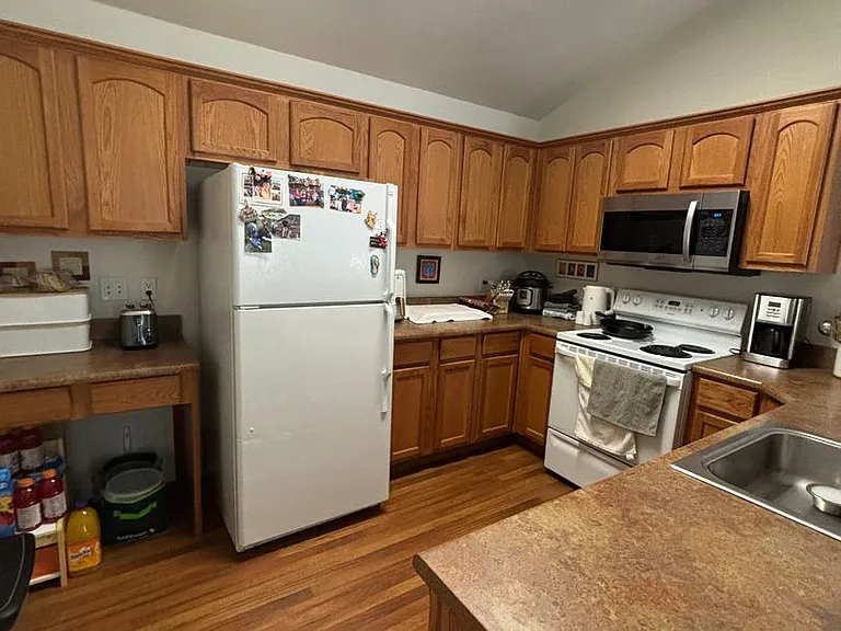 560 River View Dr #708 — Photo 4