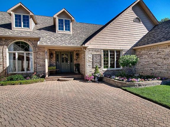 2nd image of 502 Wexford Ct