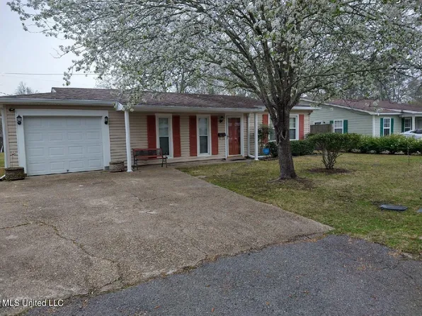 3215 Chicago Ave, Pascagoula, MS 39581