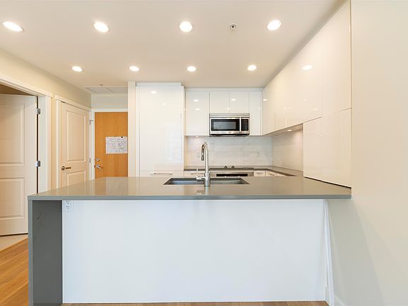3rd image of 5728 Berton Ave #501