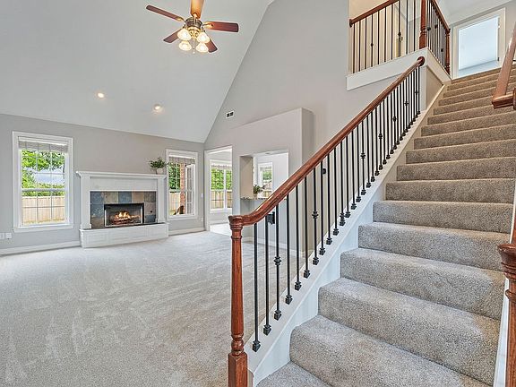 4th image of 1214 NE Buckingham Blvd