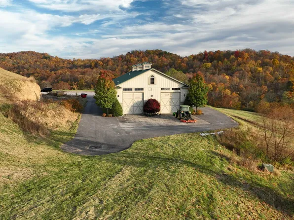 345 Chapel Brook Dr, Bridgeport, WV 26330