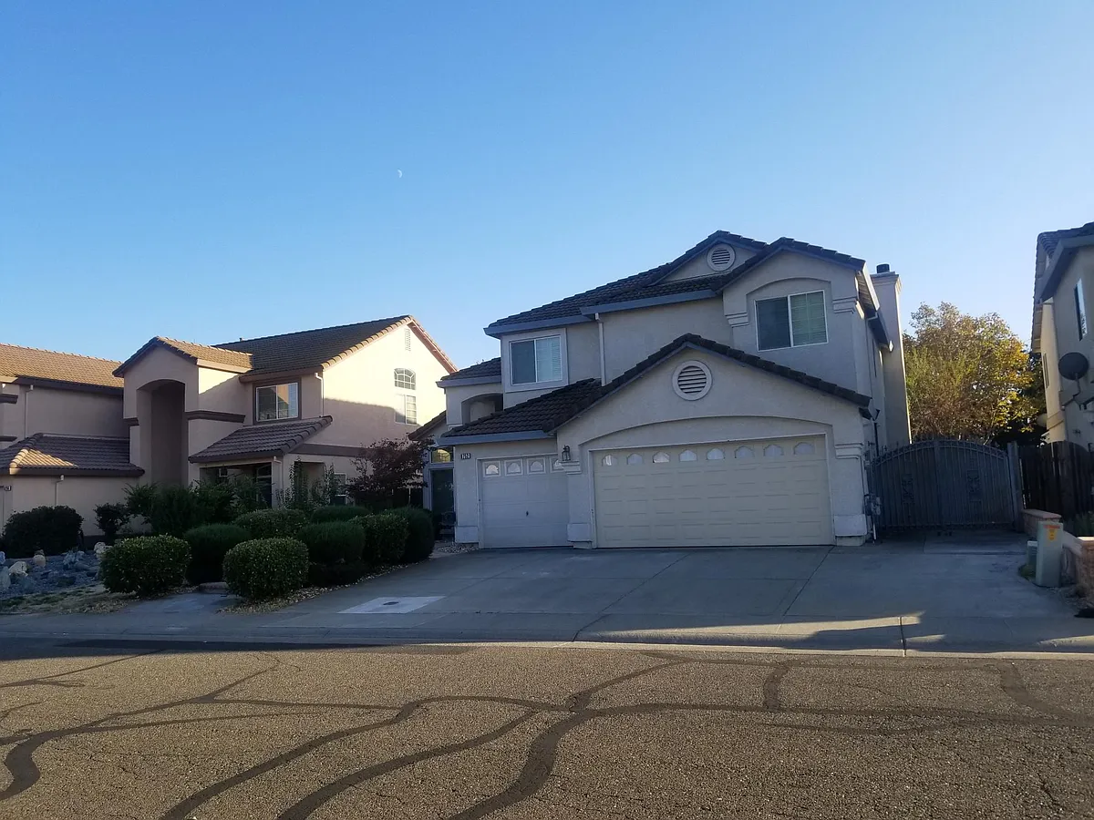 Photo 1 of 25 - 8752 Morning Glory Way - Elk Grove, CA Primary Photo - 8752 Morning Glory Way