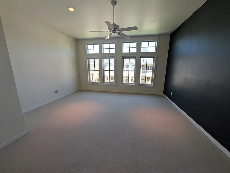 515 G St #1-223 — Photo 11