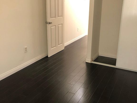5th image of 14239 Delano St #2