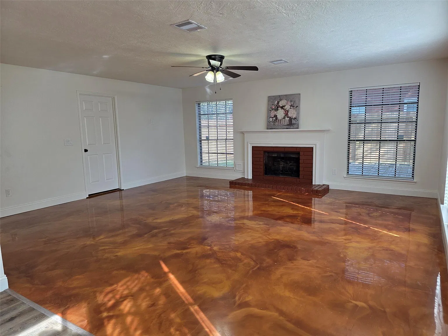 4 bed, 2.5 bath, 2637 sqft, $2,350 — Photo 2