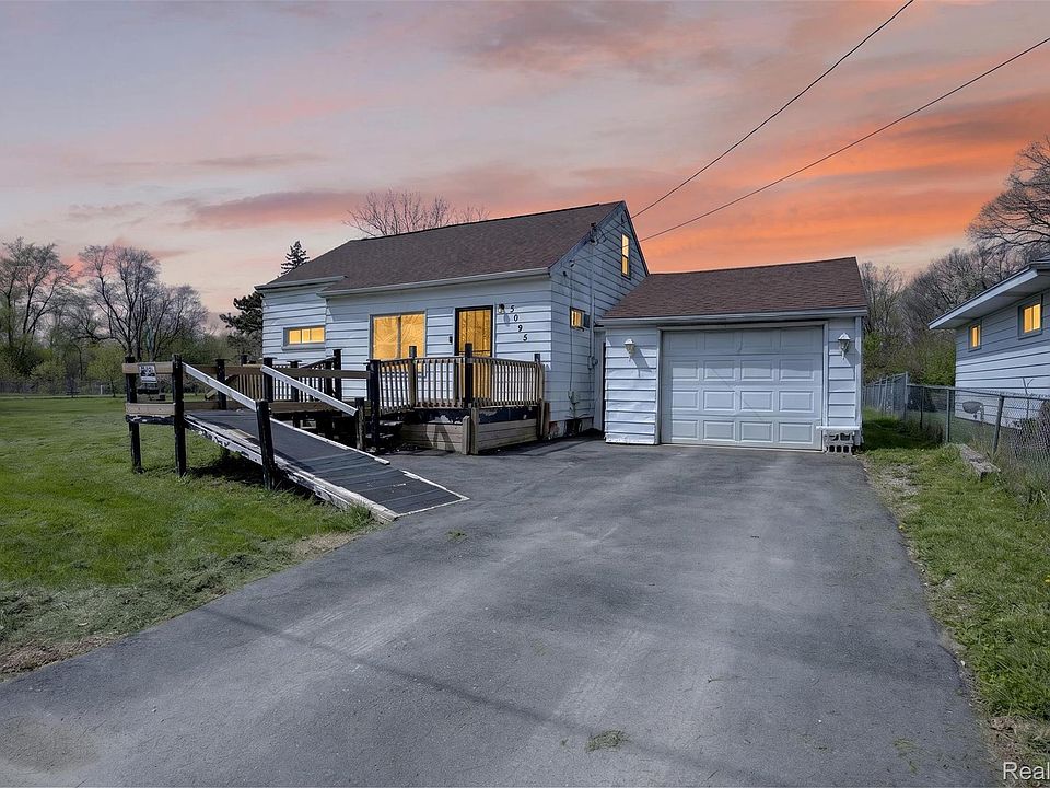 1st image of 3095 Maywood Dr