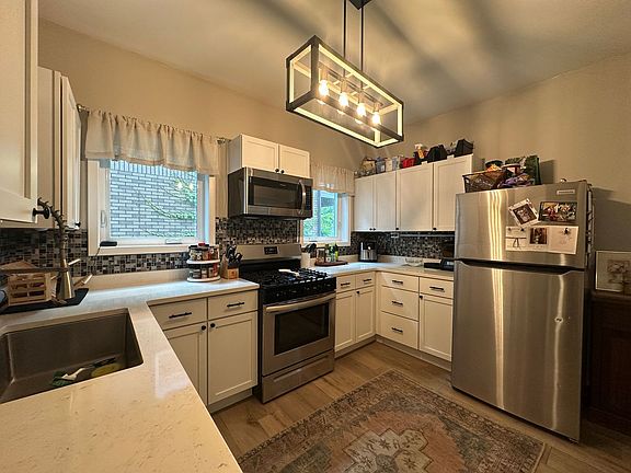 3rd image of 2027 E Washington Ave APT 1