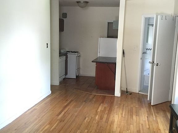 4th image of 125 Christopher St APT 4A