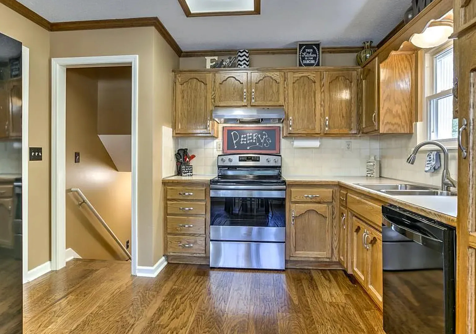 Picture-Perfect Home in the Heart of Lee's Summit! — Photo 4