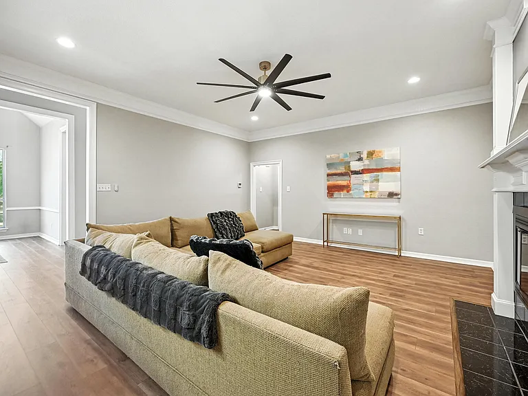 6301 Meadow Lakes Dr — Photo 15
