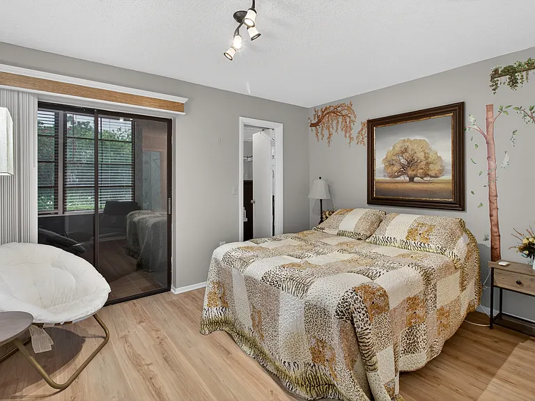 320 Michaels Cir — Photo 16