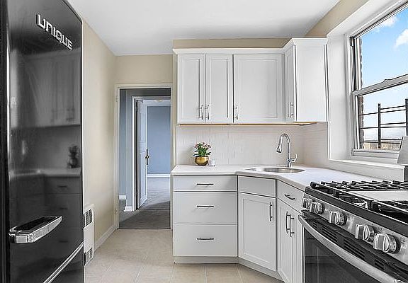 3rd image of 3510 Avenue H APT 6L