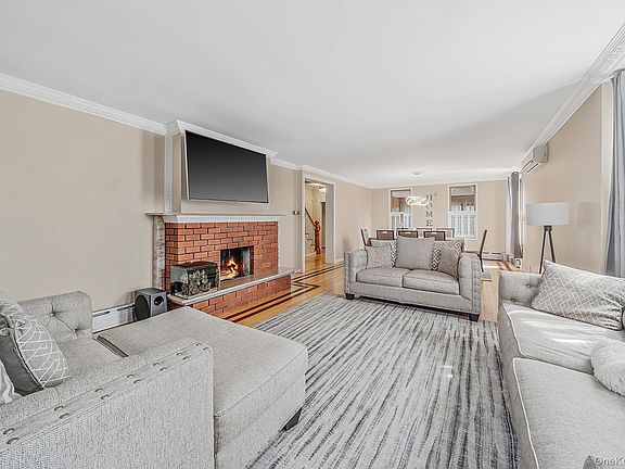 5th image of 646 Clintonville Street
