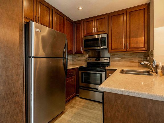 2nd image of 4600 Lamont St #306