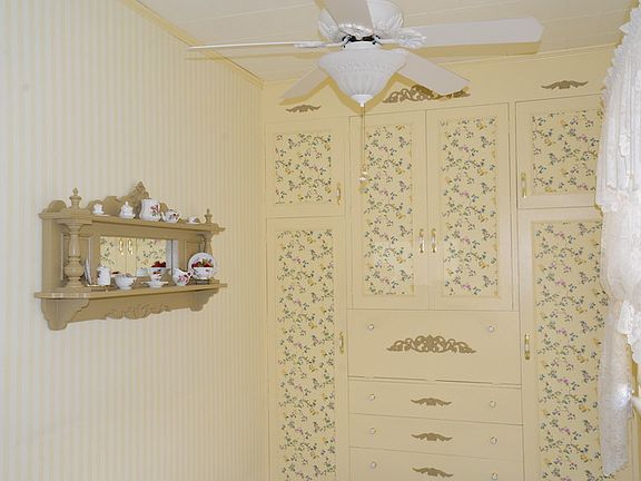 Breakfast Nook attached to Kitchen