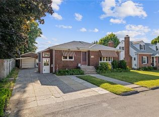 19 Brentwood Dr, Johnston, RI 02919