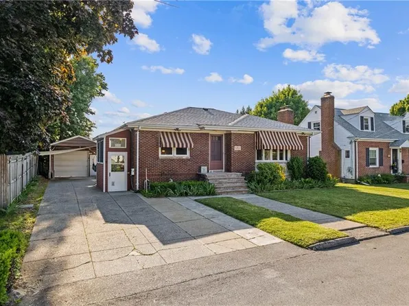 19 Brentwood Dr, Johnston, RI 02919