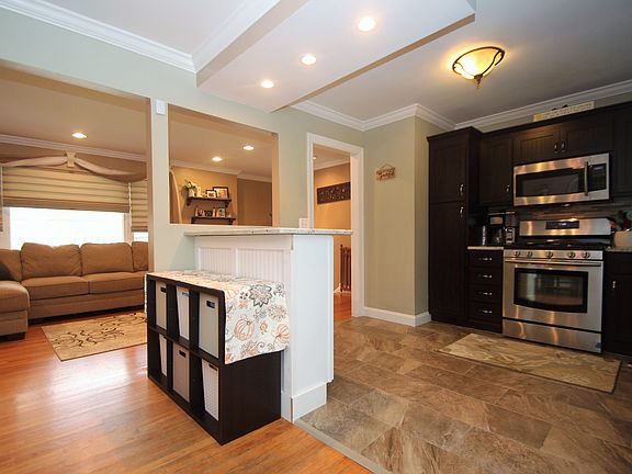 5th image of 55 Carlos Dr