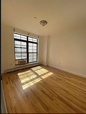 5th image of 230 Evergreen Ave #2