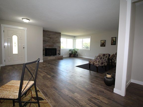 2nd image of 715 17th Street Pl NW