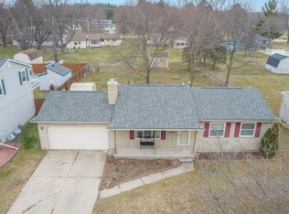 619 Somerset Dr, Flushing, MI 48433