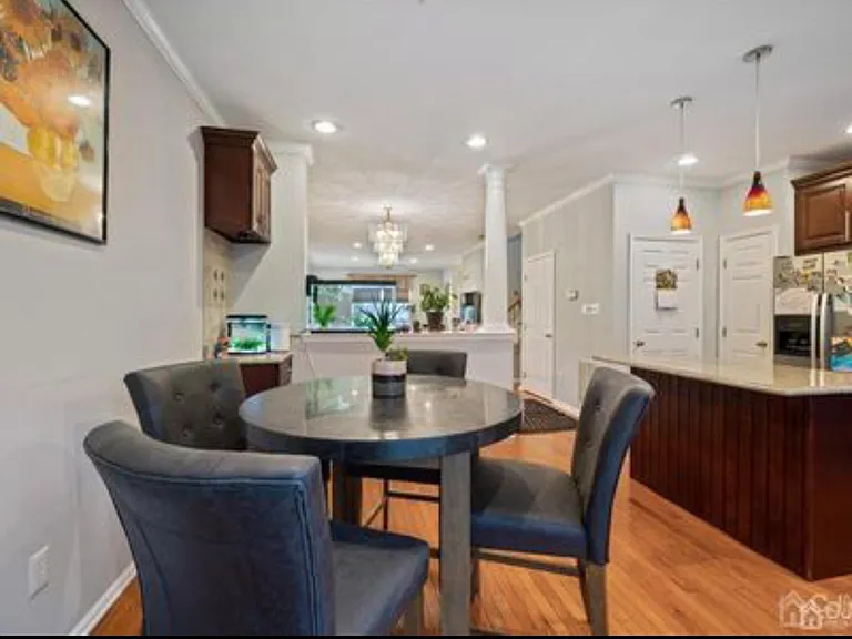 1211 Blossom Cir — Photo 12