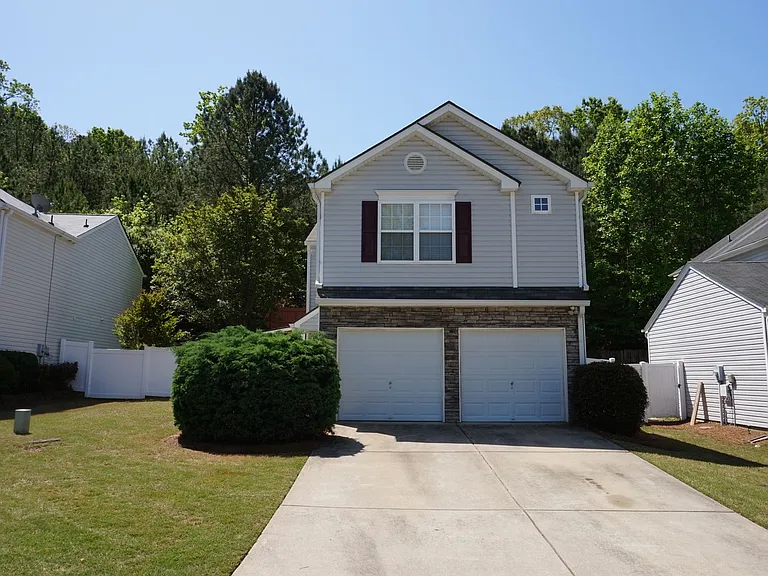 176 Oak Grove Pl — Photo 1