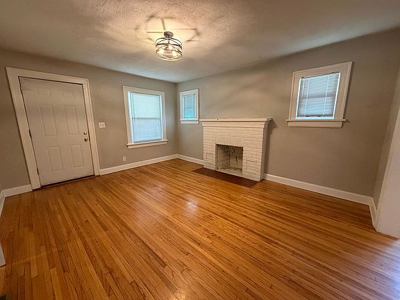 2nd image of 1001 E Loren St