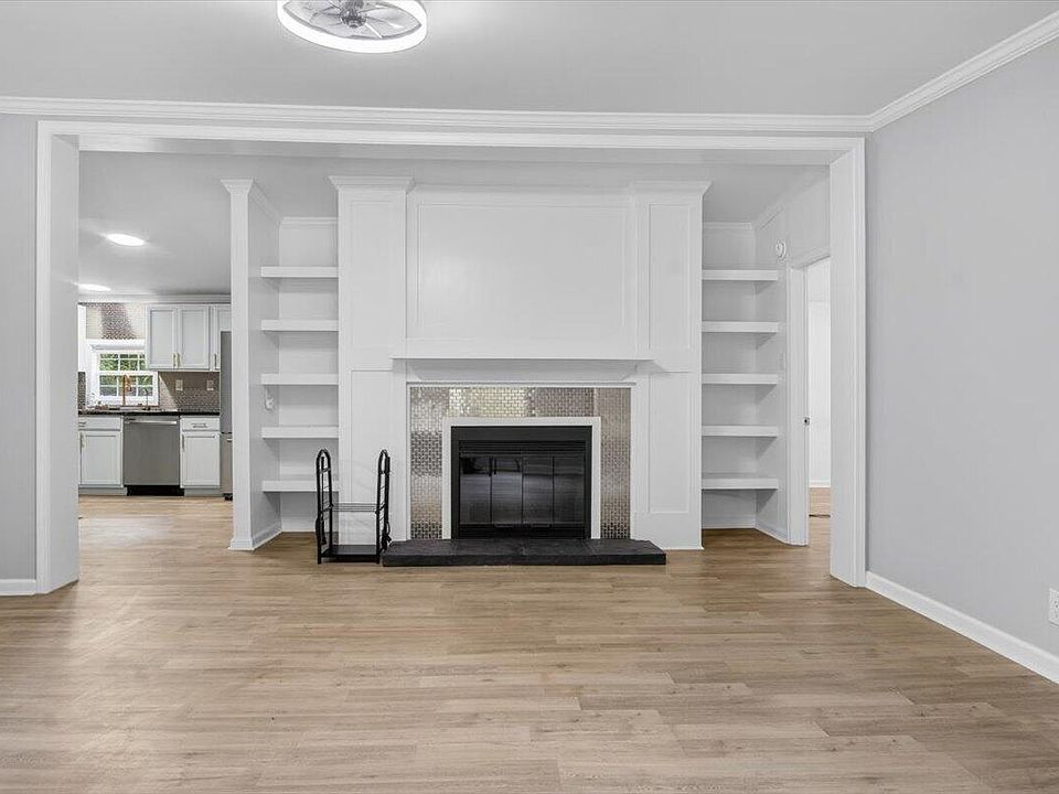 1st image of 129 Chestnut Dr