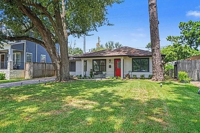 3 bed, 2.0 bath, 1562 sqft, $3,400 — Photo 2