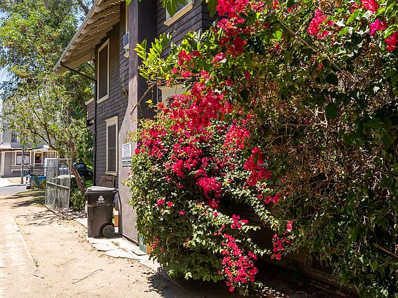 4th image of 2706 Menlo Ave
