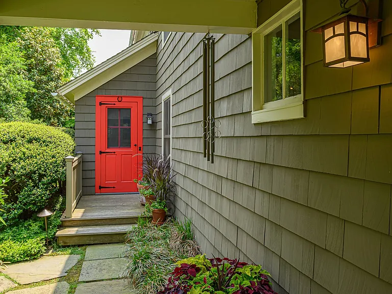 14 Pulaski Ave — Photo 2