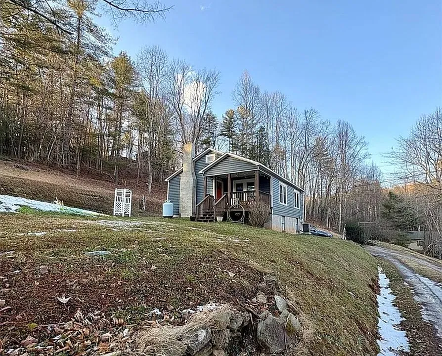 2050 Blowing Rock Blvd