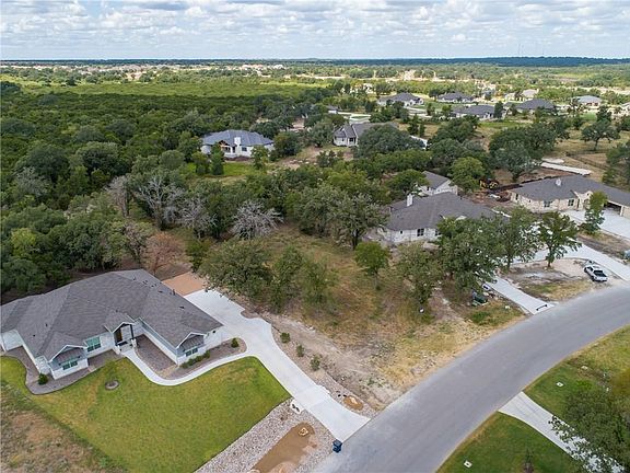 3rd image of 325 Creek Crossing Dr