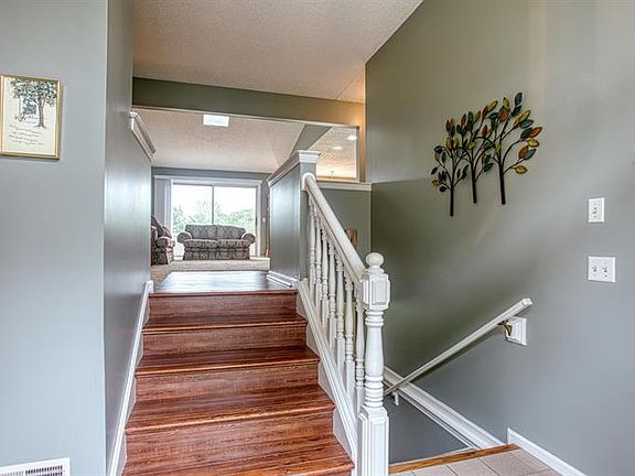 3rd image of 1028 Fairfield Dr #80