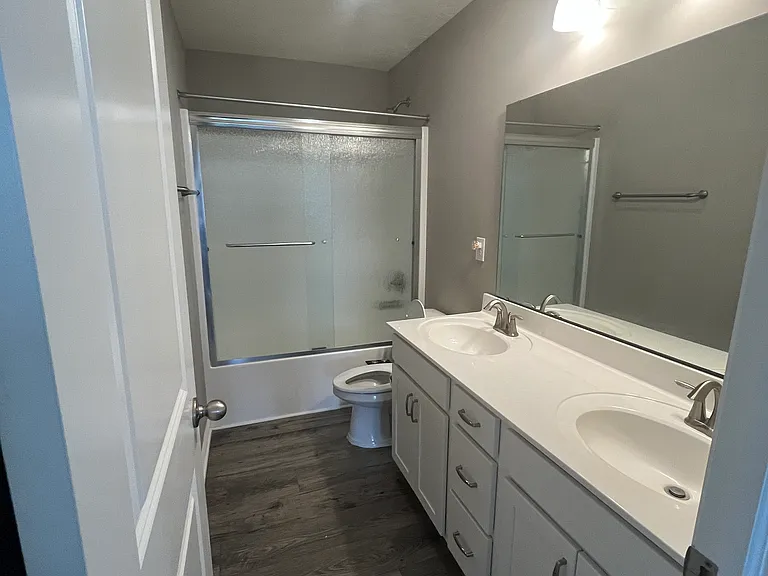 1873 Doncaster Dr — Photo 10