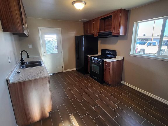 3rd image of 4943 Aiken Ln
