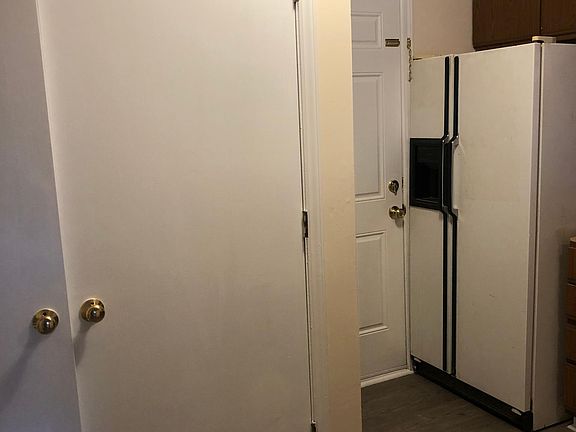 4th image of 8115 Farmlea Cir