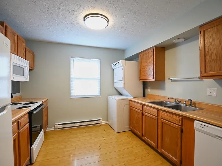128 Homestead Ave #B — Photo 2