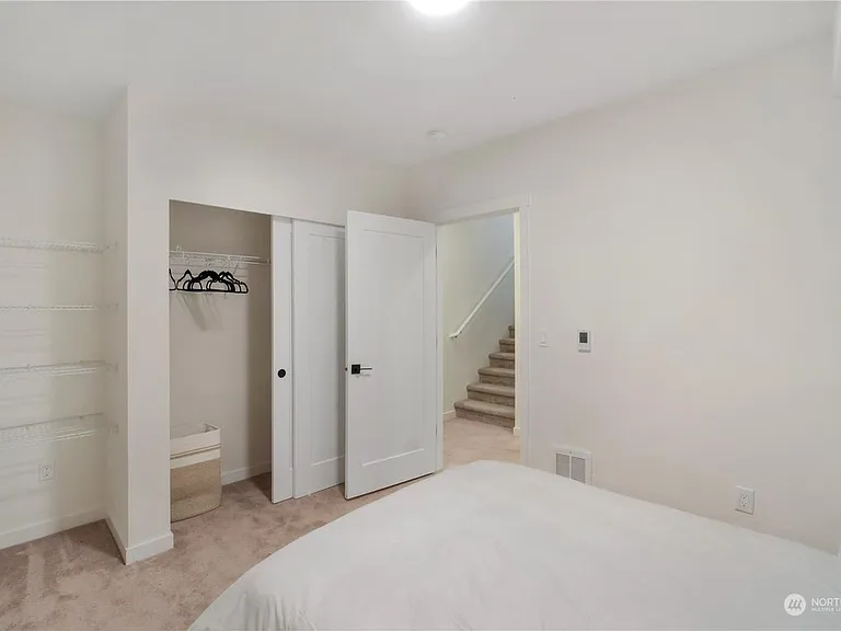 5240 Brooklyn Ave NE #B — Photo 11