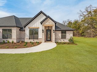 2017 Forest Brg, Azle, TX 76020