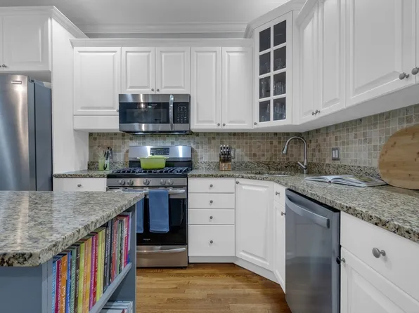 211 L St #1, South Boston, MA 02127