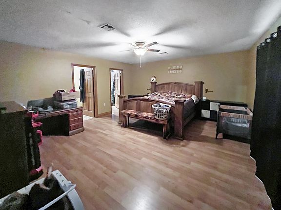 5th image of 2240 N Beglis Pkwy